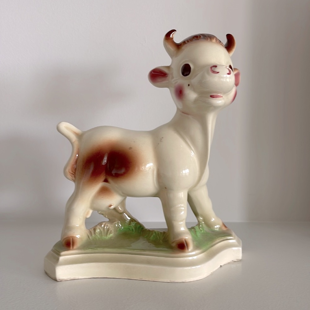 Vintage midcentury ceramic bull statuette/figurine